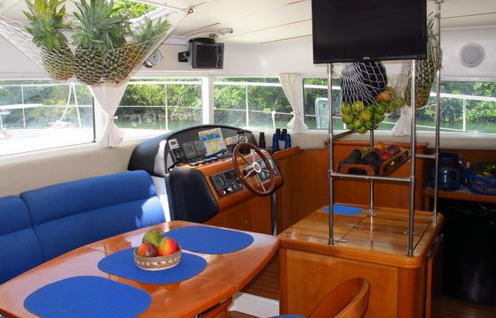 Tropical Yachts Charter - Luxury Liveaboard Catamaran