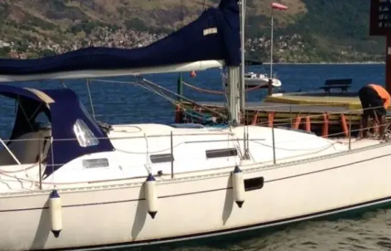 Charter 36ft Delta Sailing Yacht in Niterói