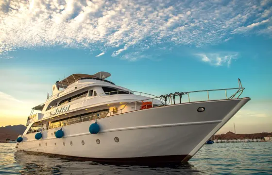 Discover Comfort and Adventure with our Yacht Charter
