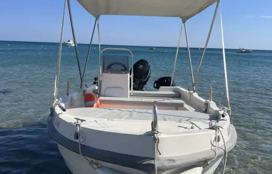 Affordable & Stylish Boat Rental in Milos – No License Required