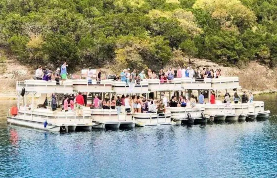 31ft Tritoon Party Boat for Groups of 20 in Austin