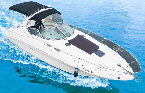 Enjoy our 35ft Sea Ray Sundacer Yacht for Charter in Miami!