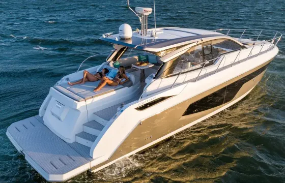 51' 2022 Azimut Atlantis + 2 Seabobs Yacht Charter in Sag Harbor, NY