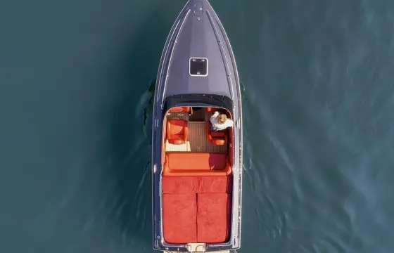 A relaxing tour experience on Lake Como with the Abbate Primatist 23 Yacht