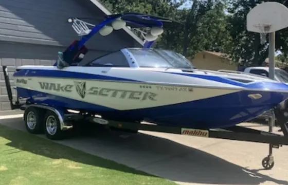 Malibu Wakesetter 23' - Captain-Included Boat Rental with Wakeboards & Surf