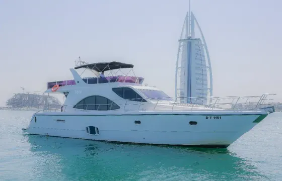 Luxurious 75ft Yacht for best cruise in Dubai