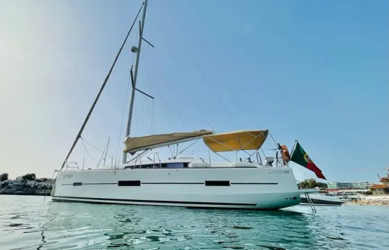 Rent this amazing Dufour 410 GL for great sailing in Lisboa