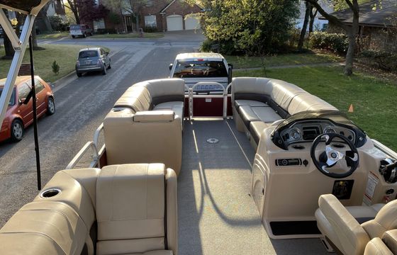 3 Day Minimum: 2018 Sun Tracker Party Barge 24 DLX Pontoon Boat | Lake Whitney