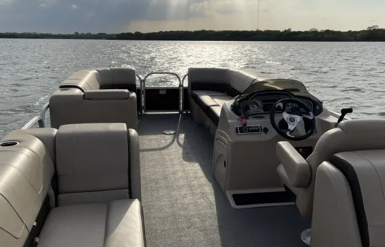 3 Day Minimum: 2018 Sun Tracker Party Barge 24 DLX Pontoon Boat | Lake Whitney