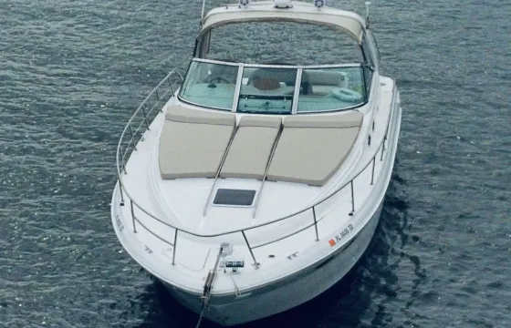 42ft Sea Ray Charter for Iconic Destinations in Maimi Beach or River