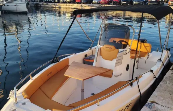Luxury Boat Tours in Istria aboard 18' Jaguar Powerboat