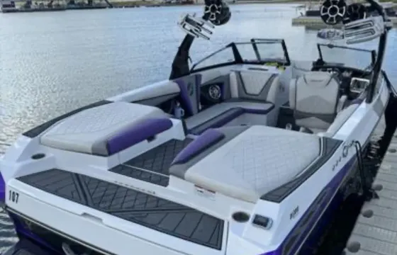 Shred-Ready Wakeboard Boat on Lake Travis