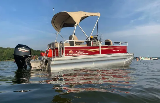 🚤 Pontoon Boat Rental – Relaxing Day on the Water