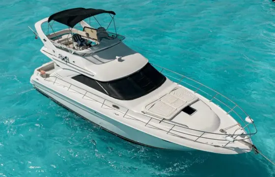 Explore Isla Mujeres best spots - Sea Ray F43