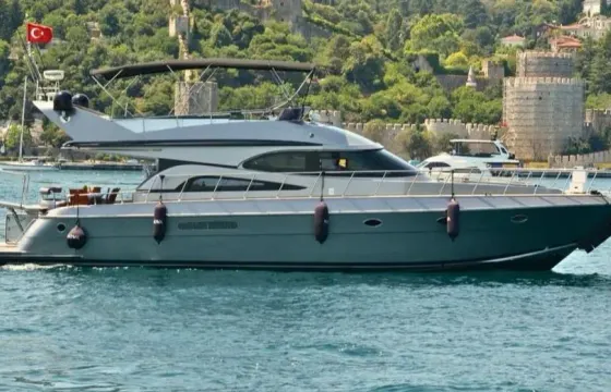 Bosphorus Tour in Istanbul Aboard 39ft Custom Yacht