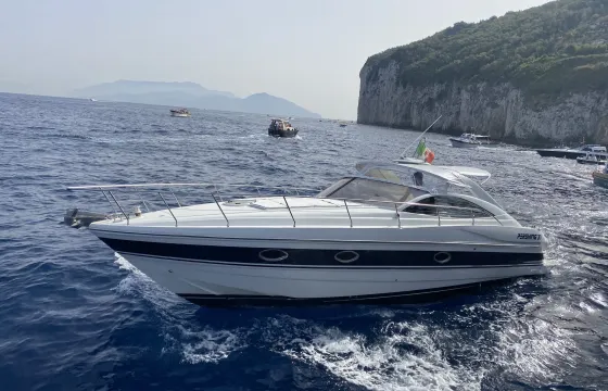 Pershing 37 Cabin Motor Yacht Rental in Capri, Campania