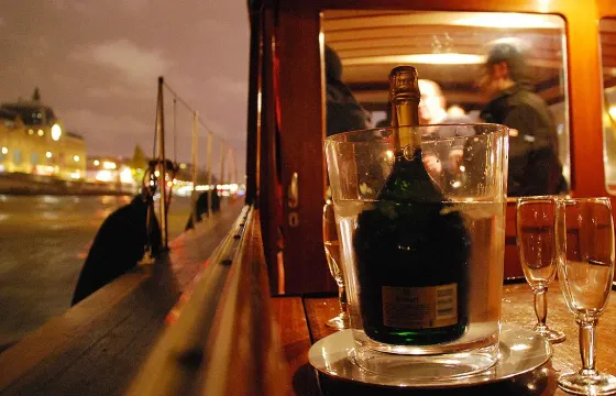 Motor Yacht Charter in Paris, France