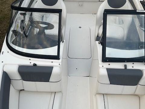Enjoy Oysterbay on a speed boat