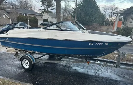 Enjoy Oysterbay on a speed boat