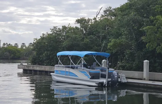 Luxury Pontoon with Captain - Jupiter, Hobe Sound, Peanut Island, (Pet Friendly)