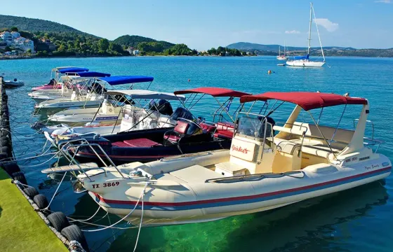 Rent 16' Olympic Center Console In Nikiana, Greece - No License Required!