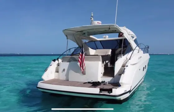 Costa Mujeres Yacht Rental | 43ft Azimut