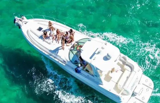 Sea Ray 460 Sundancer in Cancun