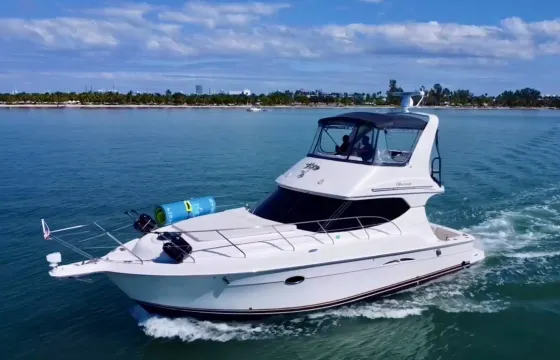 41’ Silverton Flybridge $100 OFF or FREE Hour from Monday-Thursday!