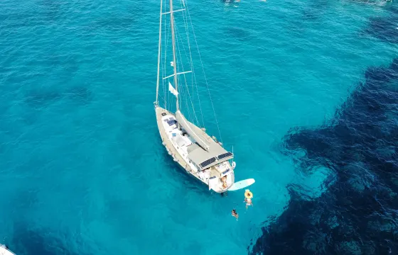Private yacht tour around Malta and Comino's stunning coastline
