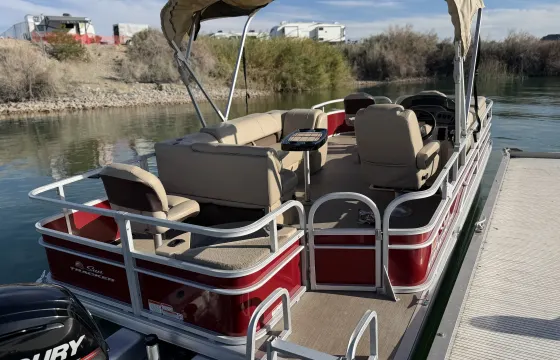 20' Sun Tracker 20 DLX Fishing Barge in Lake Havasu City