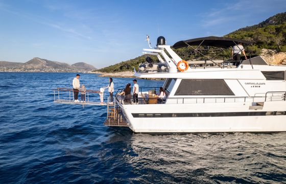 70ft Cantieri di Pisa Motor Yacht – Luxury Day Charter from Athens