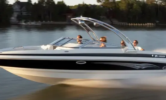 27' Larson 268 LXi Bowrider Rental in Split, Croatia