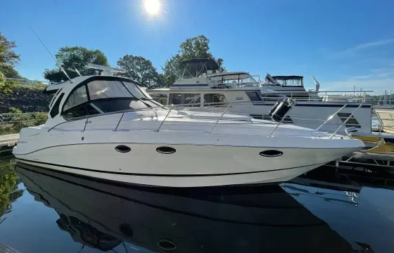 Luxury express Four Winns yacht PERFECT for Bachelor and Bacherlorette parties.