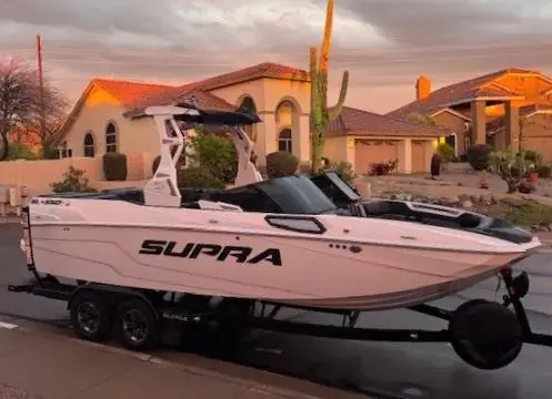 Supra SL550 Wake Boat for Amazing Day on the Water!