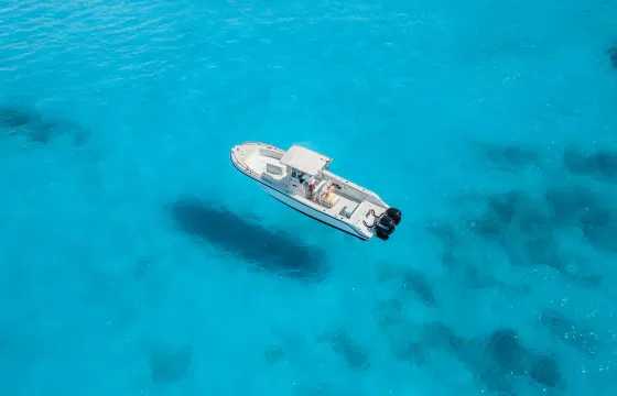 Rent SeaGlass a 28' Mako Private Boat to Explore the Beautiful St Maarten!