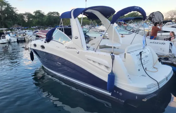 Captained Boat: A perfect blend of comfort & adventure aboard Sea Ray Sundancer