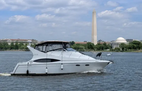 Monumental Cruiser | 37ft Carver Luxury Private Yacht for 12 passengers