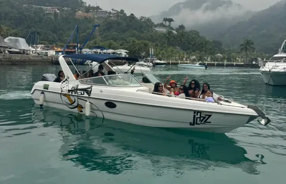 Speedboat in Portobello for 16 people