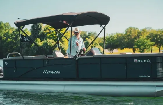 Lake Travis' 25ft Manitou Tritoon - 13 Guests | Easy Boarding at Private Marina