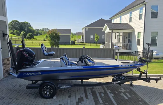 Caymas CX18s Bass boat