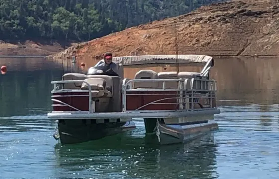Sun Tacker 2020 Party / Fishing Pontoon on Shasta Lake w/ room for 9!