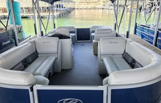 Bentley 240 Navigator Tritoon | Making memories you'll never forget!
