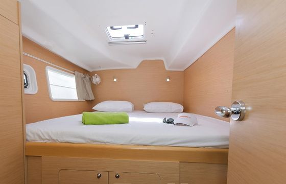 Lagoon 380s2 (built 2015) in Alimos