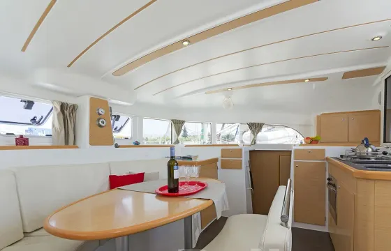 Lagoon 380s2 (built 2015) in Alimos