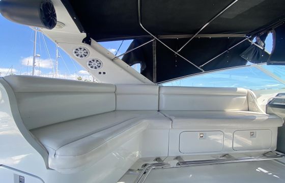 Bertram 42ft Motor Yacht Accommodate Up To 15 People