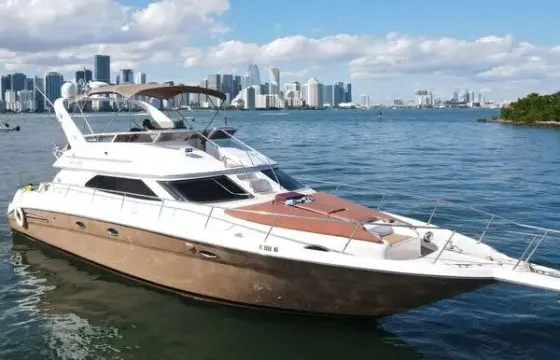 Enjoy Miami in 50ft Sedan Flybridge Yacht !!!