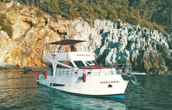 Lux White Motor Yacht for 12 People in Alanya, Turkey