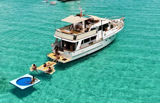 Luxurious 55ft private Motor Yacht around Saint Martin, Sint Maarten, Anguilla