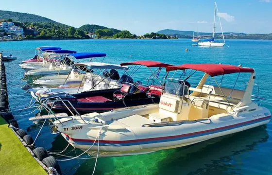 No License Required To Rent This 60 Hp Powered 7 Persons Powerboat in Nikiana, Greece