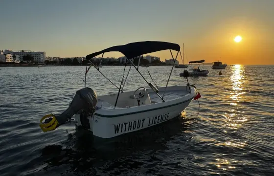 Boat Hire Without License in San Antonio – Self Drive Boat for 4 People